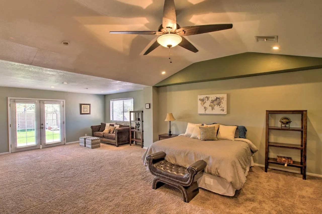 Pet-Friendly Glendale Home With Pool And Putting Green Phoenix Holiday home