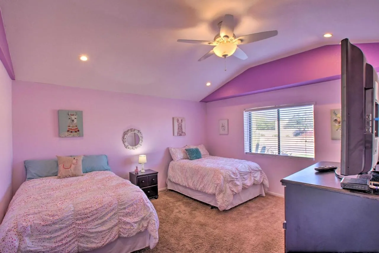 Pet-Friendly Glendale Home With Pool And Putting Green Phoenix